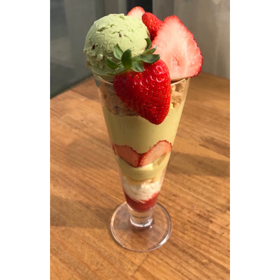 いちごピスタチオパフェ
