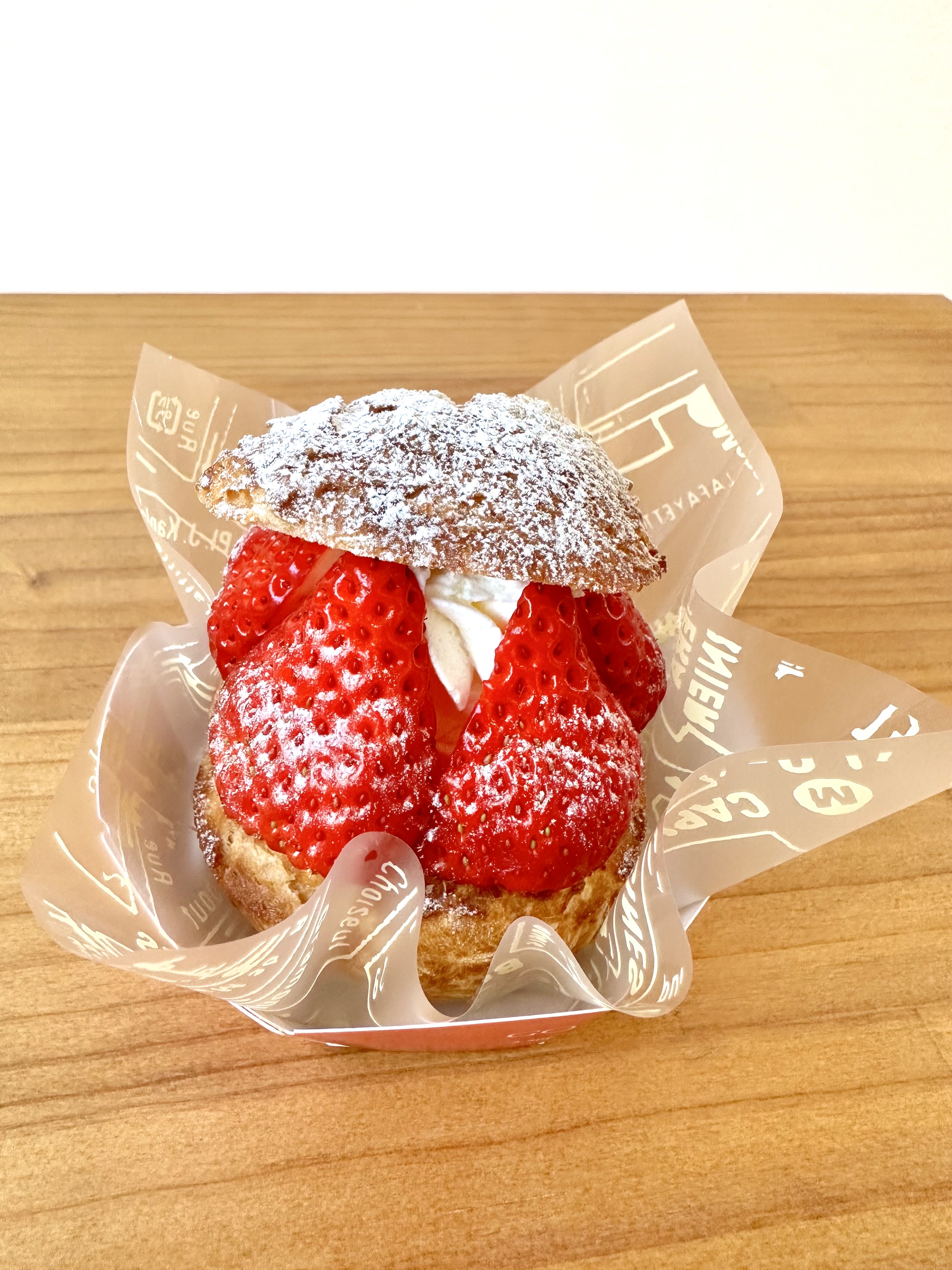 いちごのシュークリーム