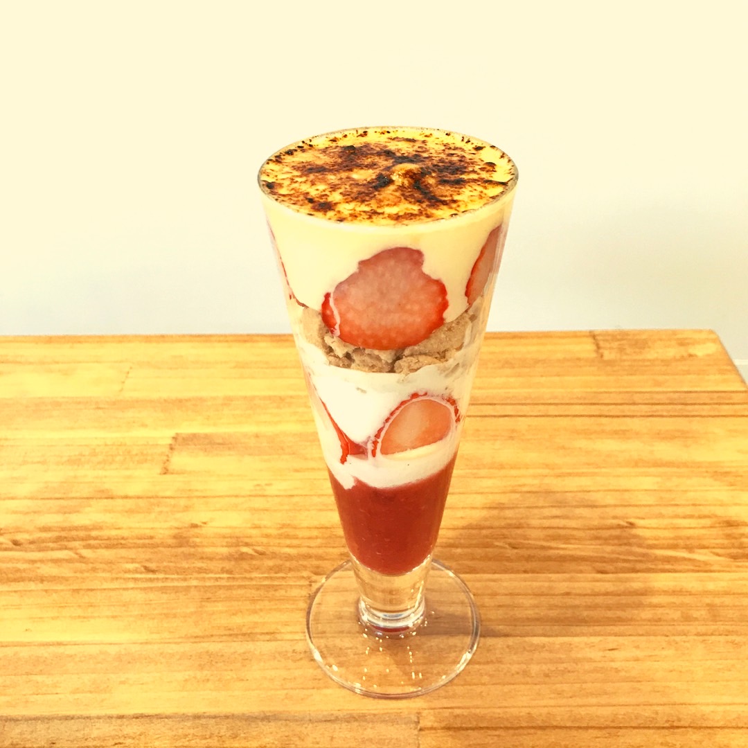 いちごブリュレパフェ
